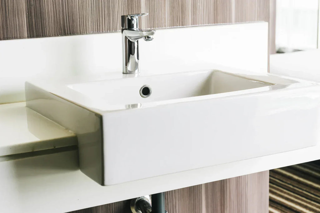 Belfast vs Butler Sinks: Which One Suits a Traditional British Kitchen?