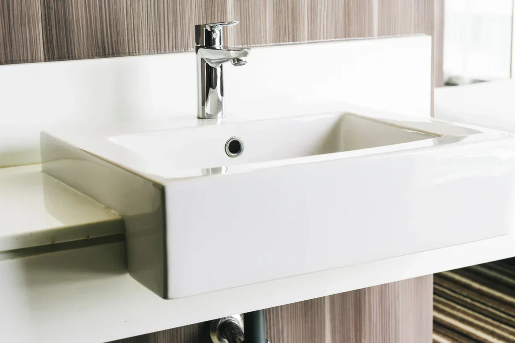 Belfast vs Butler Sinks: Which One Suits a Traditional British Kitchen?