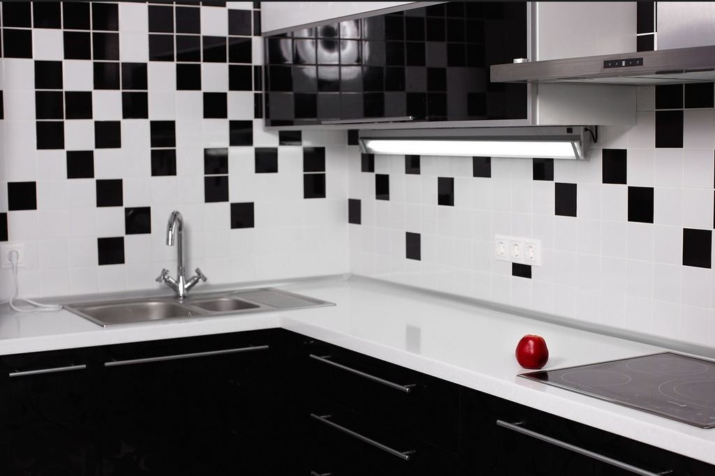 Tiles vs. Splashbacks: Which Is Best for Your Kitchen Walls?
